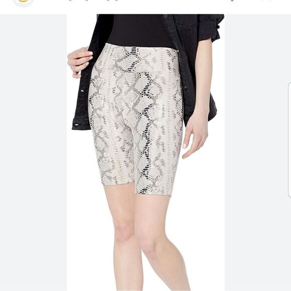 Kendall & Kylie the Cycle Short NWT 2XL - Picture 1 of 12